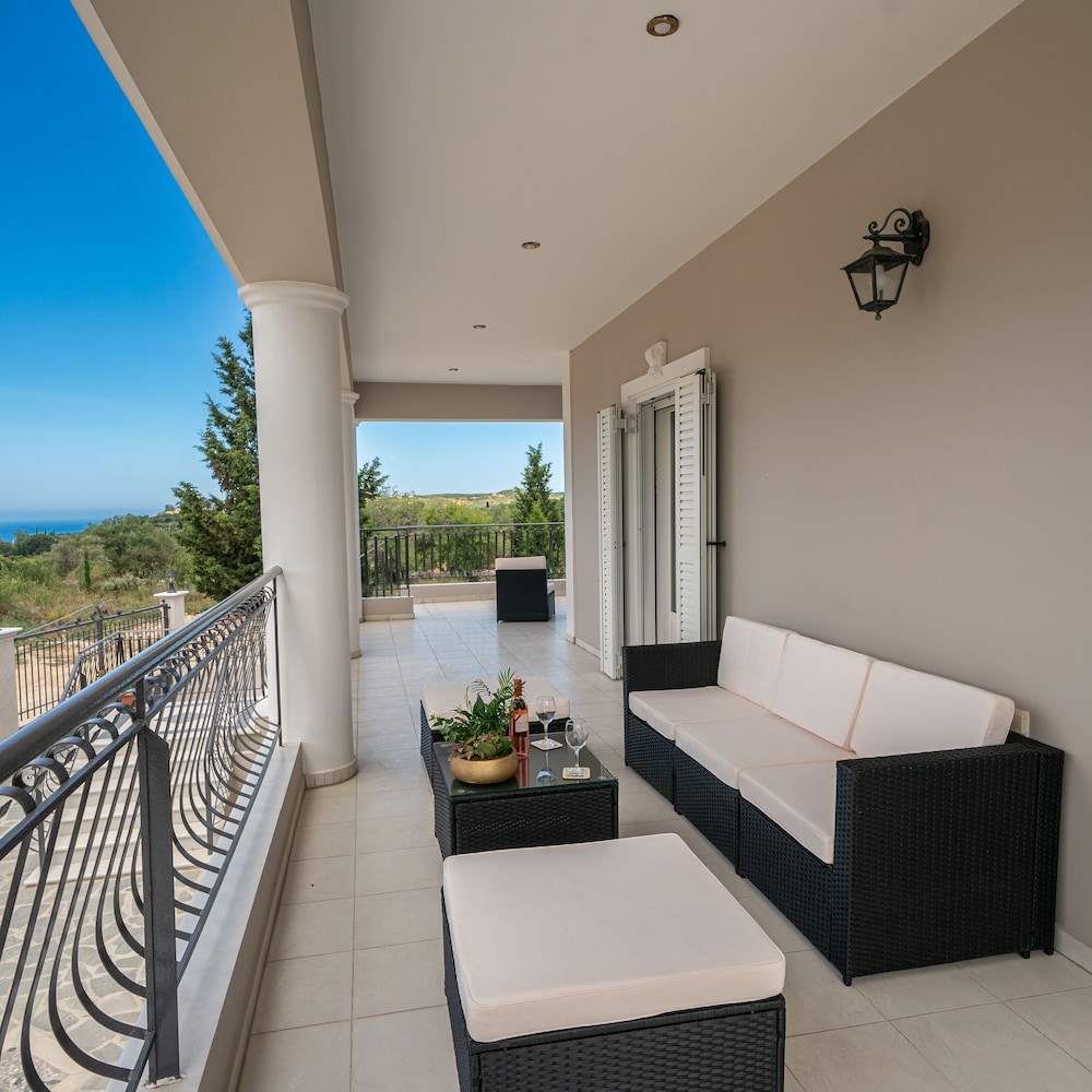 Luxury Villa Irene Metaxata