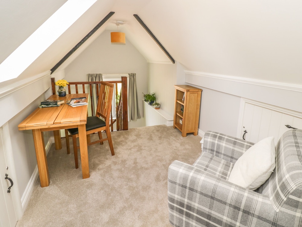 Daisy Cottage view 3