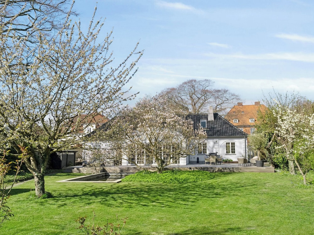 Sanders Swan - Marvellous Villa Close to the Center of Copenhagen