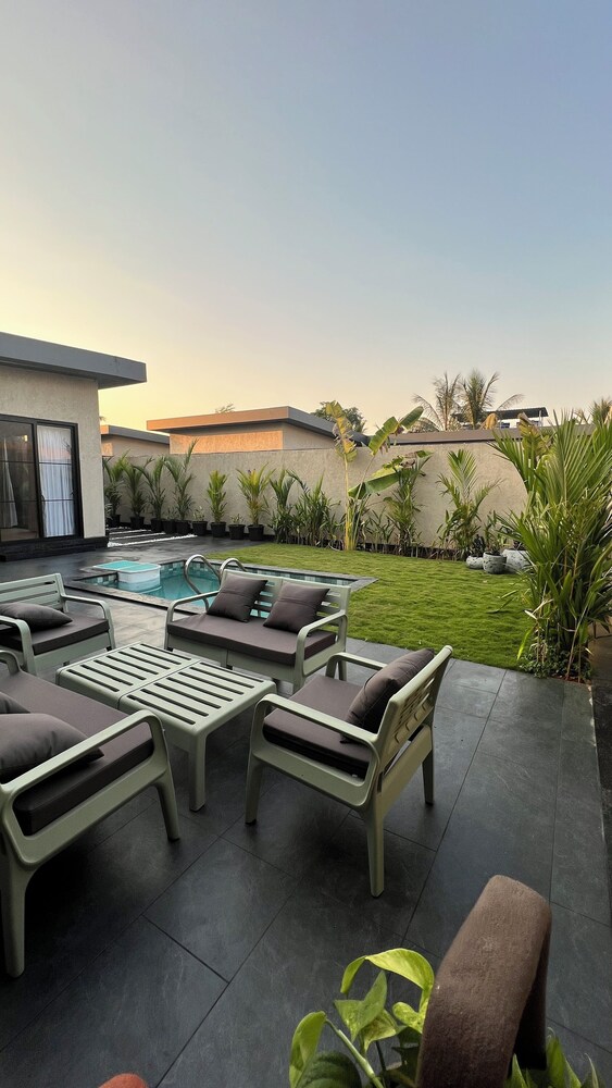 Finding Life House By Jumbo Holidayz