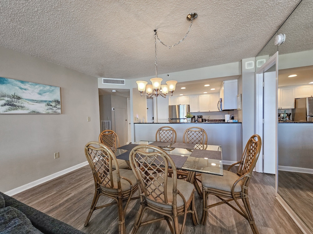 507 South Hampton 2 Bedroom Condo