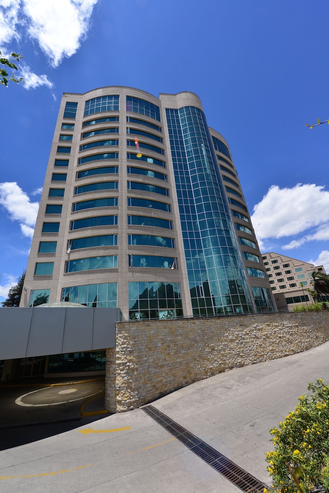 Torres de Suites by InAmazonas