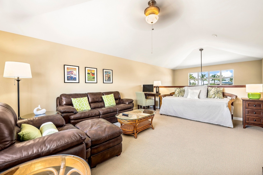 Ocean & Mountain Views - 2BR With Loft, 4 Beds - Relax in Luxury - Vrkcv