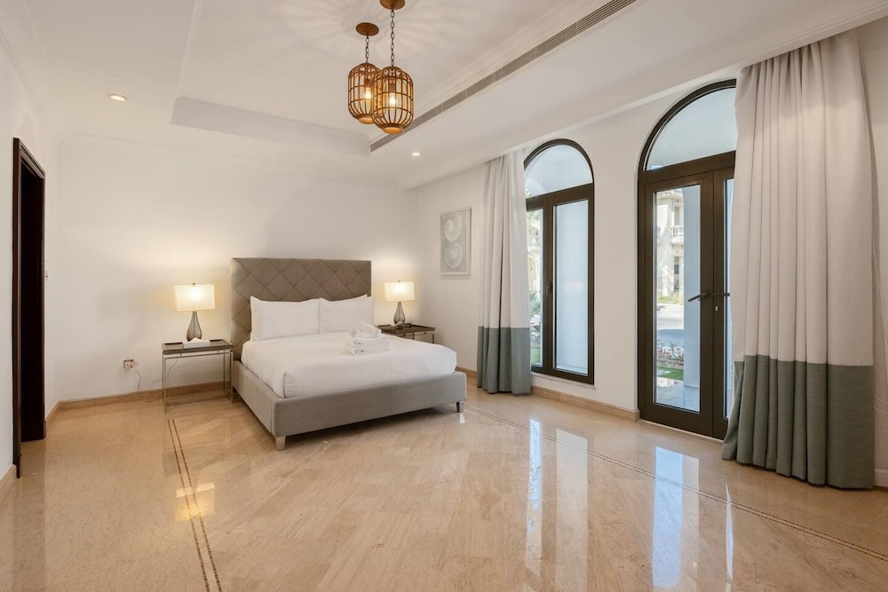 Villa on Beach w Private Pool The Palm Jumeirah