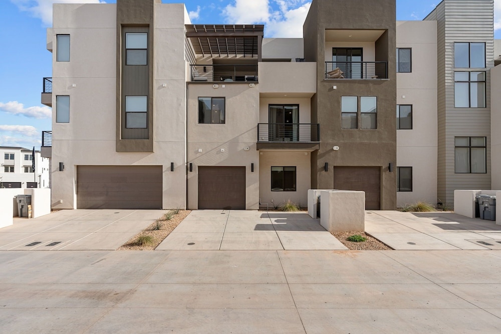 Weekend Vibes 5 Bedroom Townhouse