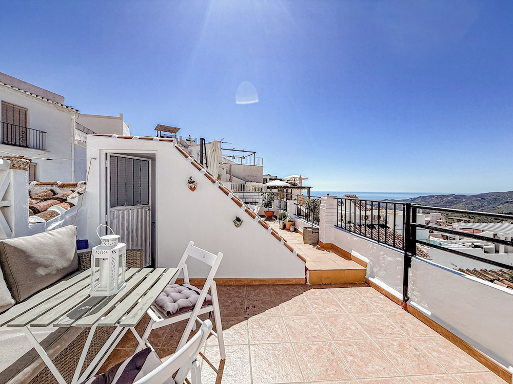 Two bed House With Roof Terrace in the Beautiful Village of Frigiliana