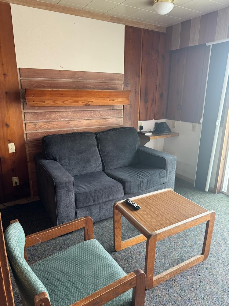 Sunset Oceanfront Lodging