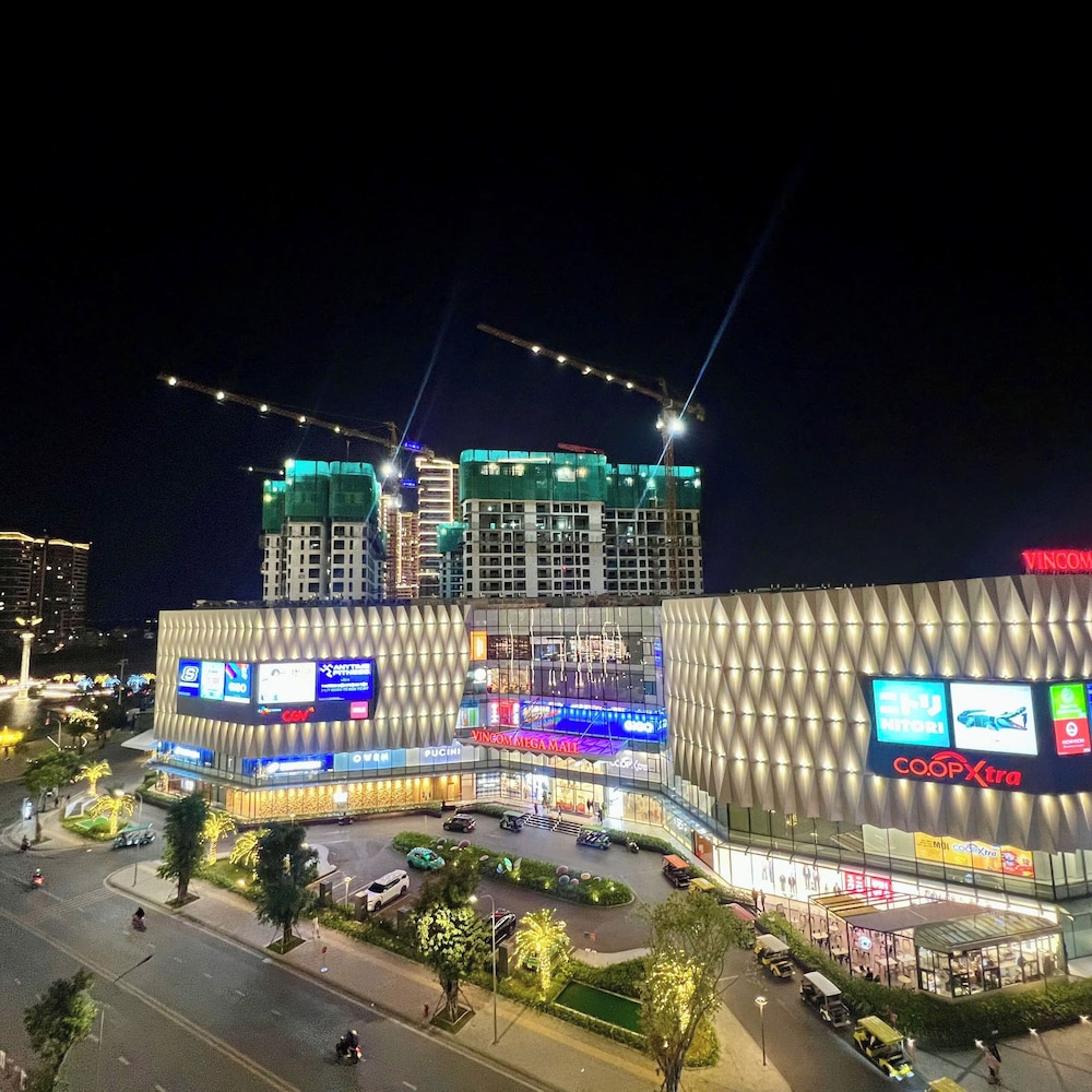 Lyshing Apartment in Vinhomes Grand Park