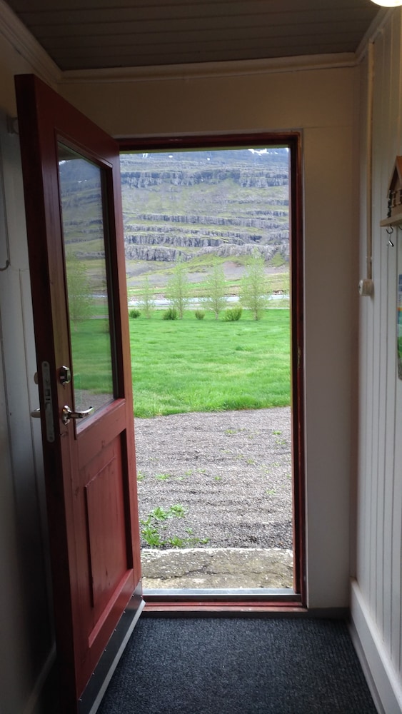 Fossardalur Guesthouse - Hostel