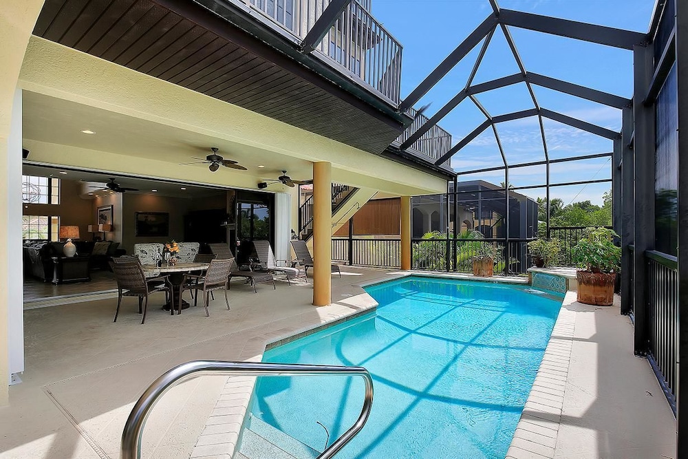 SPIN516 5 Bedroom Holiday Home by Marco Naples Vacation Homes