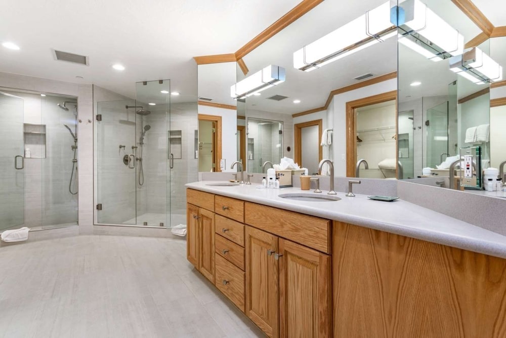 Ski in, Ski out 3 Bedroom in Beaver Creek Village With Excellent Mountain Views