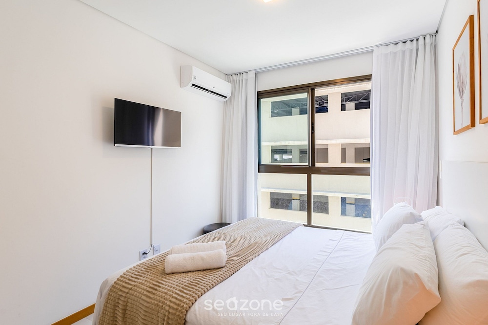 Modern apt With Pool Near the Beach Avr0203