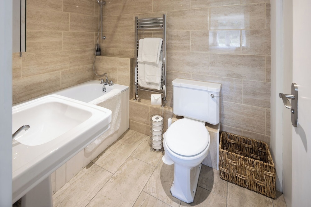 The Dovecote, Rowden Manor- Sleeps 6 & Parking