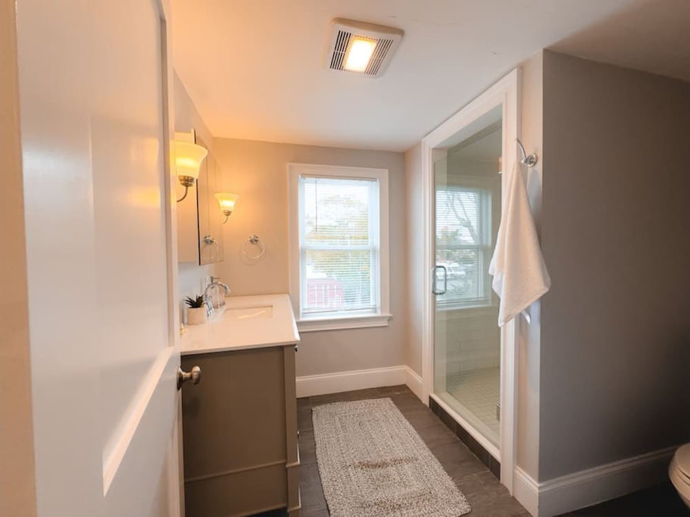 Water Access 5-bed 2-bath Retreat