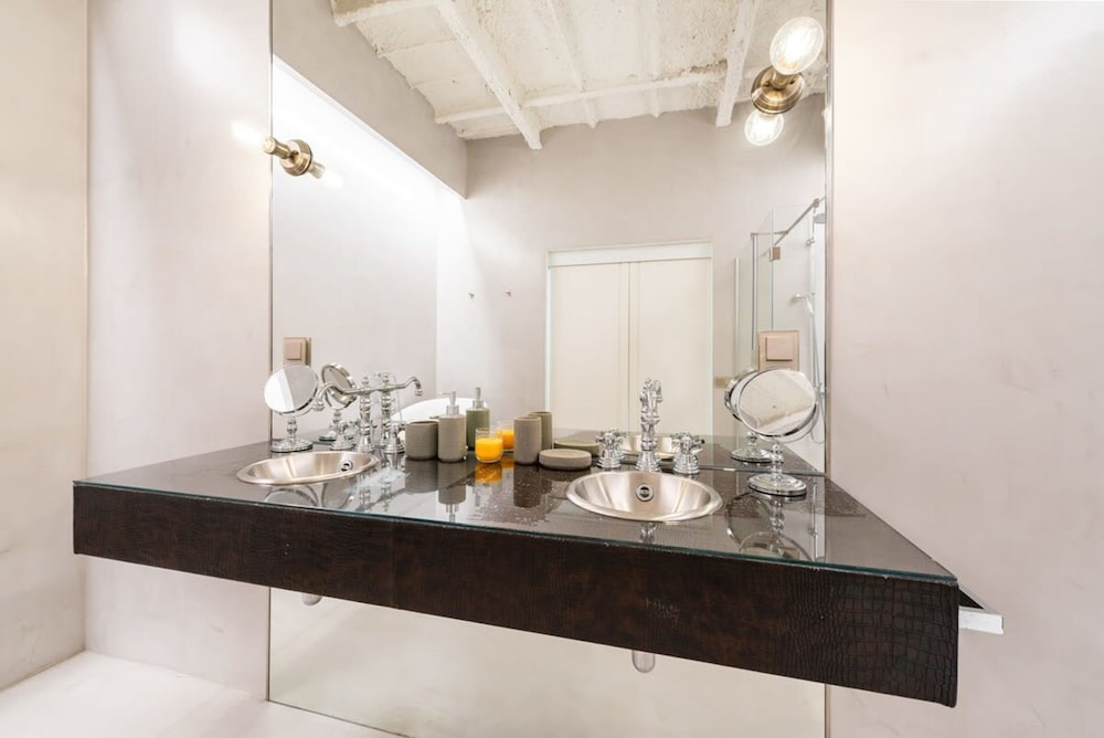 The Deauville Majestic 1 Bedroom in Chueca