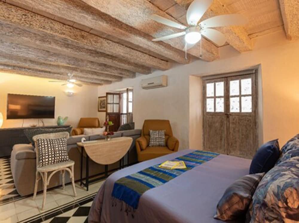 Elegant 1 Bedroom Near San Pedro Church view 3