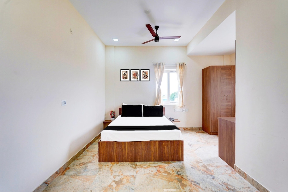 Super Hotel O Radha Residency