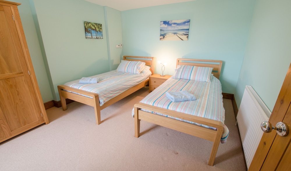 Beach Breeze Croyde 2 Bed, Sleeps 4-5, Sea Beach Views view 4