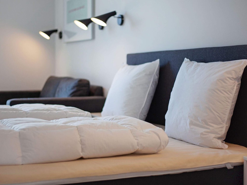 Bed & Sleeping Area