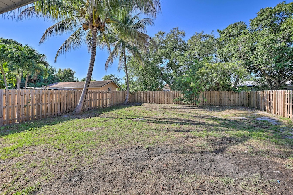 Pet-friendly Miami House ~ 8 Mi to Beaches!