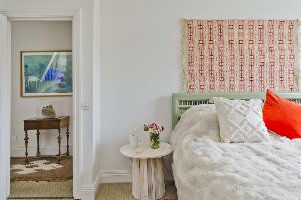 Gorgeous Stylish Interior Designed 5 Bed Home in Holland Park - Superb Location