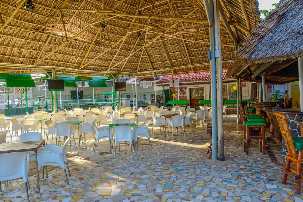 Best Western Jangwani Sea Breeze Hotel