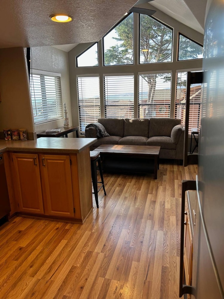 Oceanview Cabin 21 Jacuzzi Large Deck w View