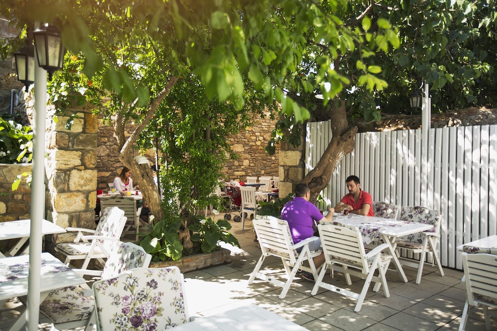 Bozcaada Fahri Otel - Image 10