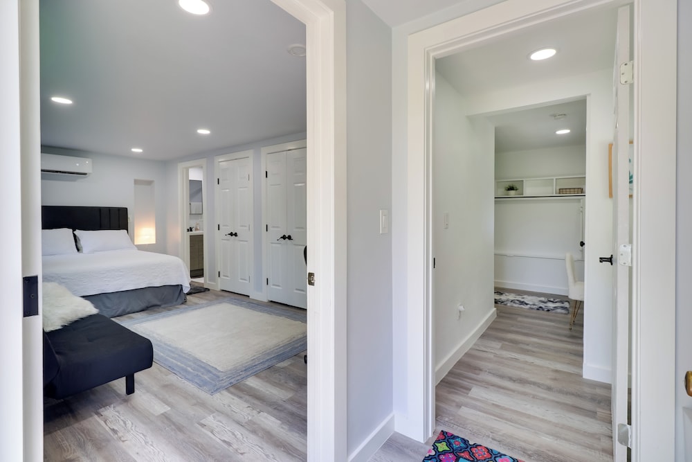1 Mi to Dtwn: Renovated Retreat in Georgetown!