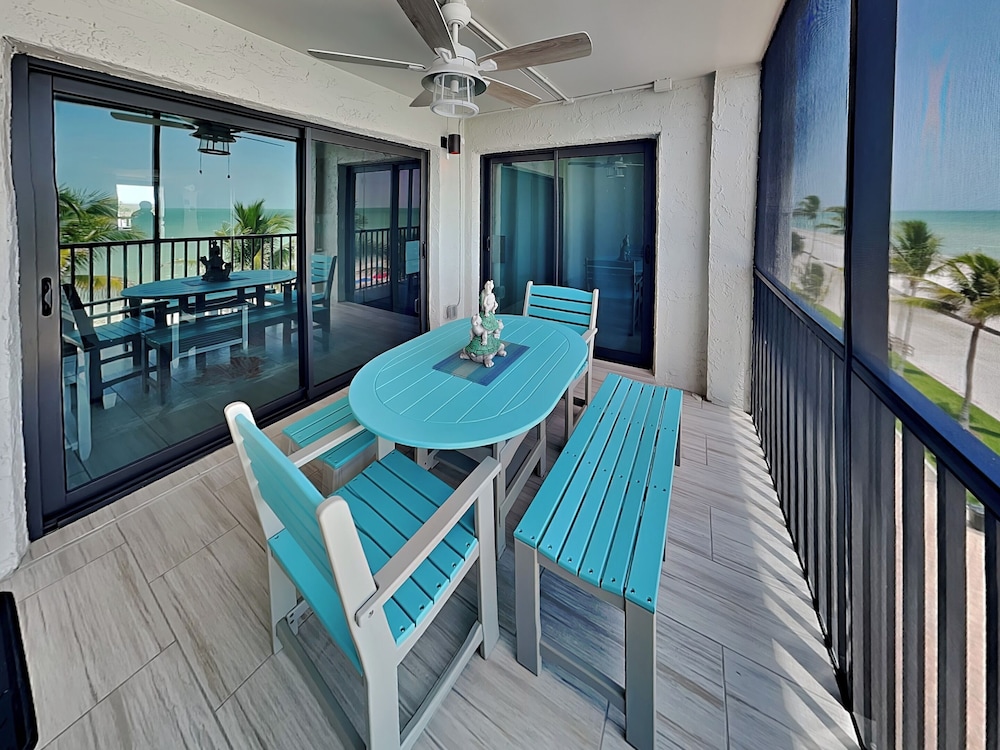Seaside 4 by Distinctive Beach Rentals