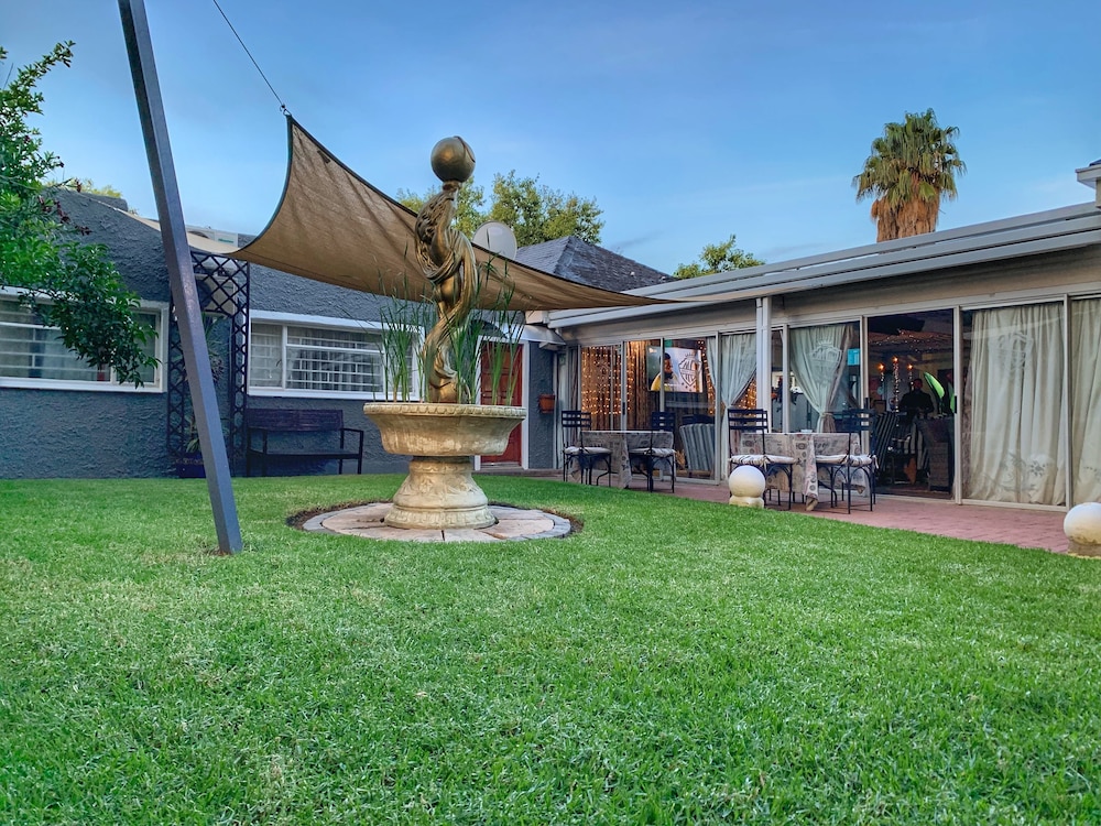 Hotel Dersley Manor - Image 1