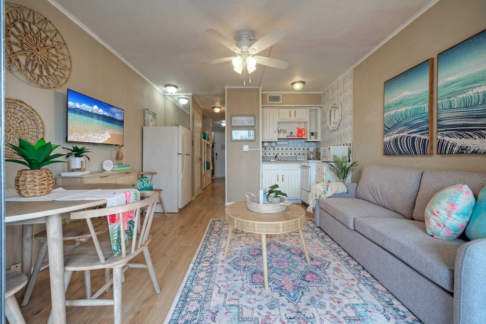 Private Balcony w/ Ocean View Pool & Hot Tub Access Ocean Echo by Avantstay