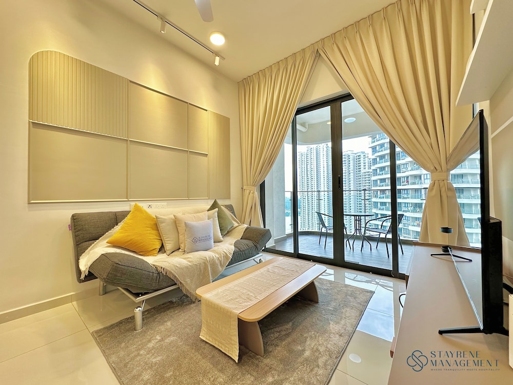 Country Garden Danga Bay Sea View Homestay by Stayrene