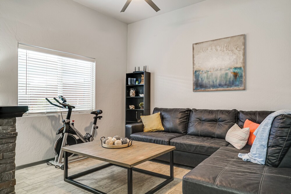 Near Casino & Shops: Cozy Apt in West El Paso!