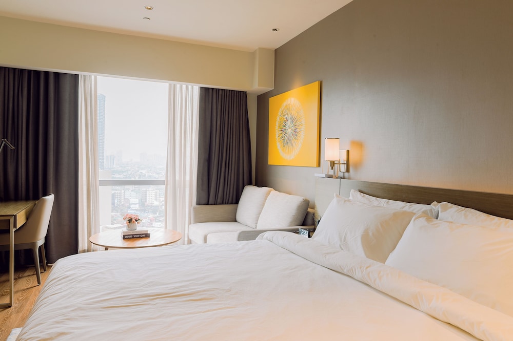 Hotel Residences at Acqua