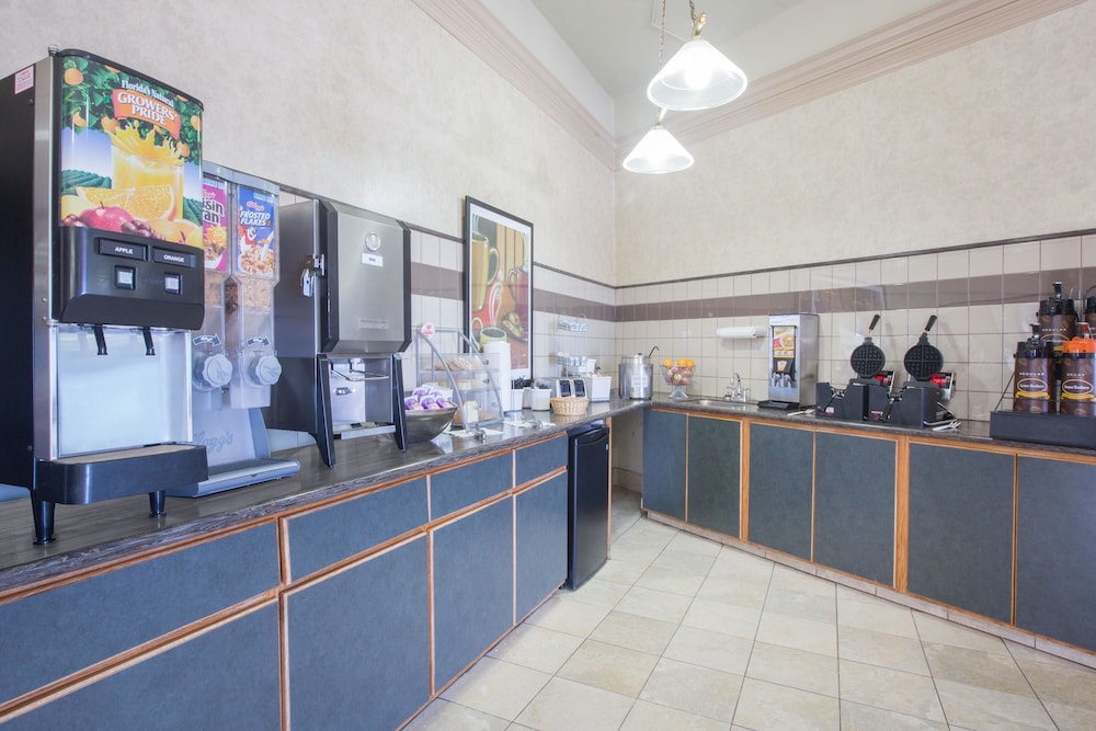 Casper Vacations - Super 8 by Wyndham Casper West by the River - Property Image 12