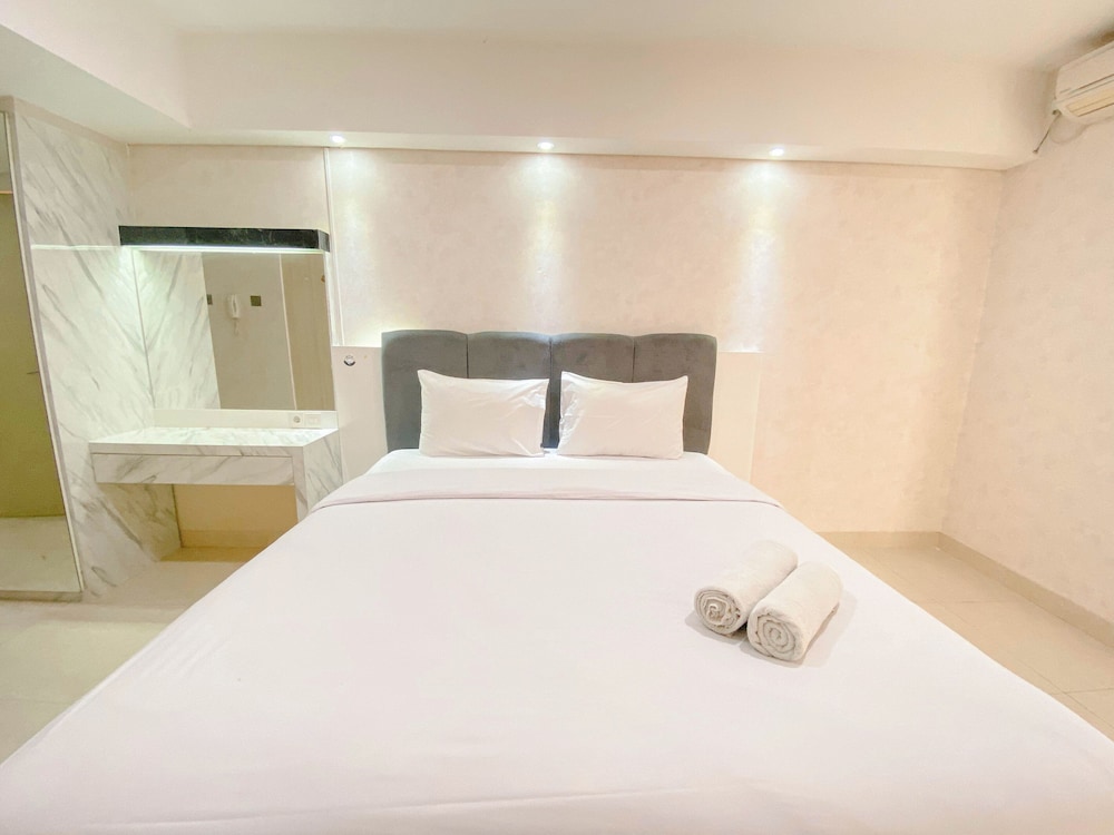 Compact and Nice Combined Unit 1BR Apartment at Warhol (W/R) Residence