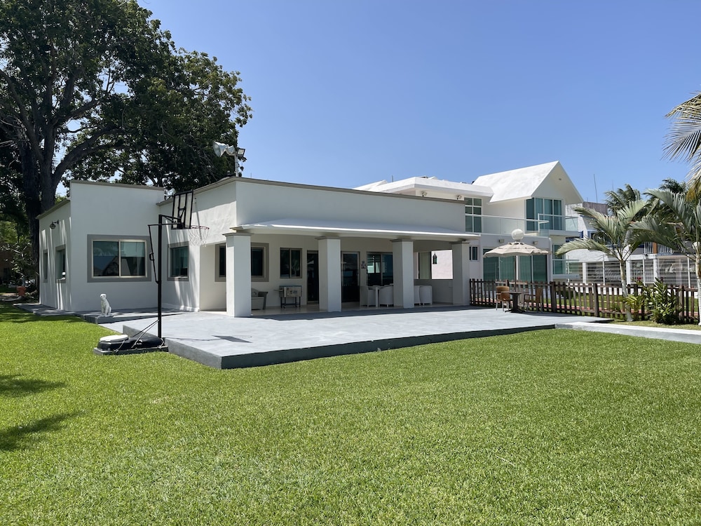 Hotel Villa Bianca Bacalar - Image 1