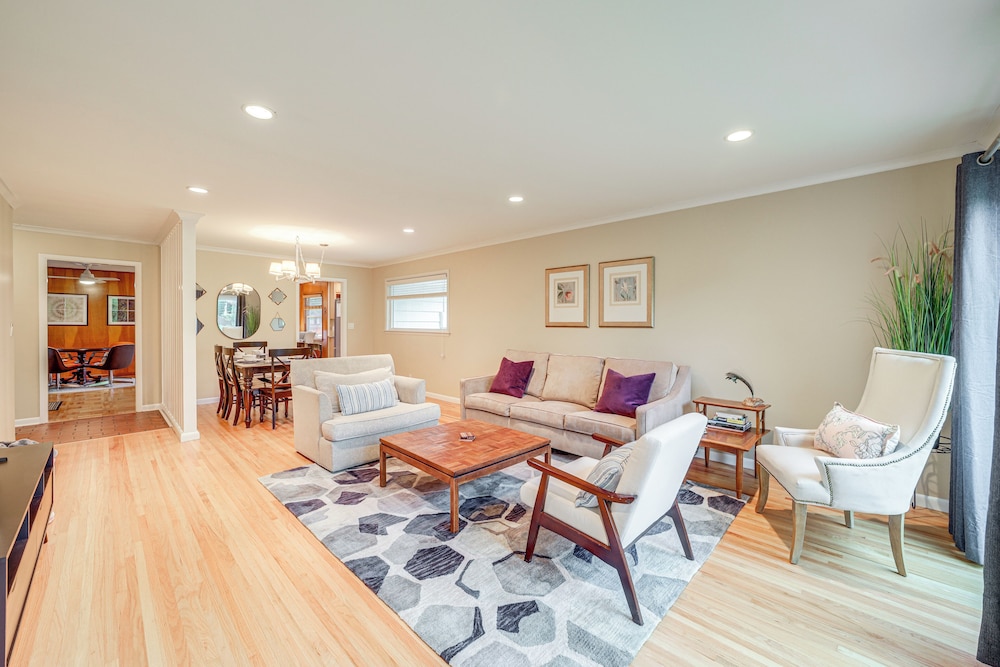 6 Mi to Dtwn: Waterfront Home in Tulsa!