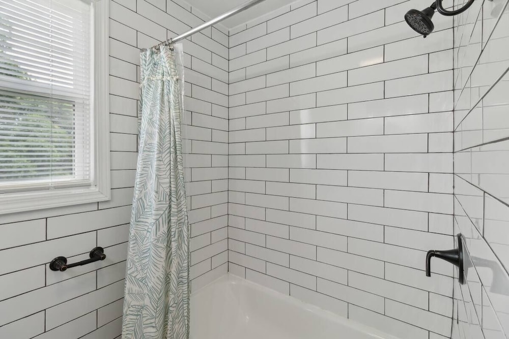 Chic Retreat Near Downtown Nashville 3 Bedroom Home by RedAwning