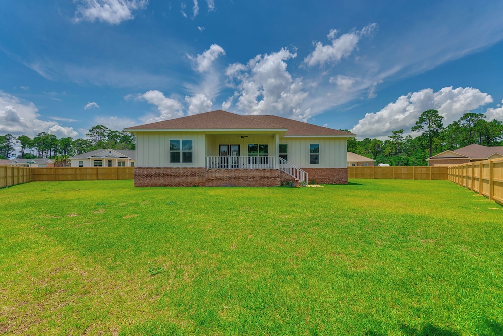 Modern Family Home w/ Spacious Yard in Milton