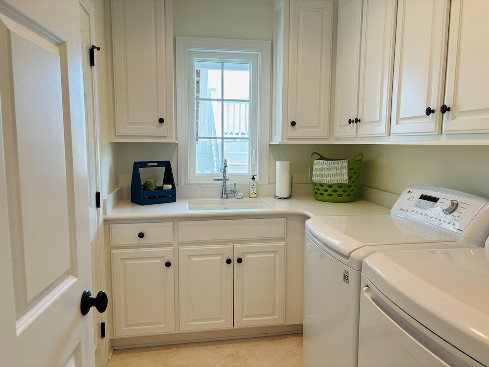Gray Goose 5 Bedroom Home by RedAwning