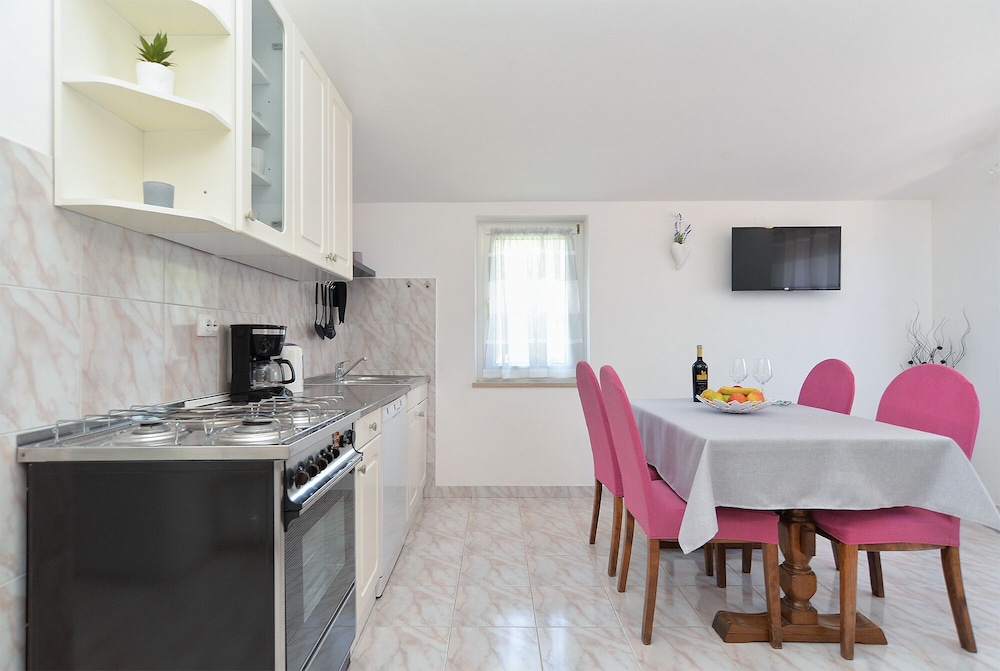 Apartments Emil 596