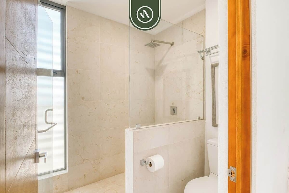 Luxury 4 BR Condo - Amazing Bay View - Pool