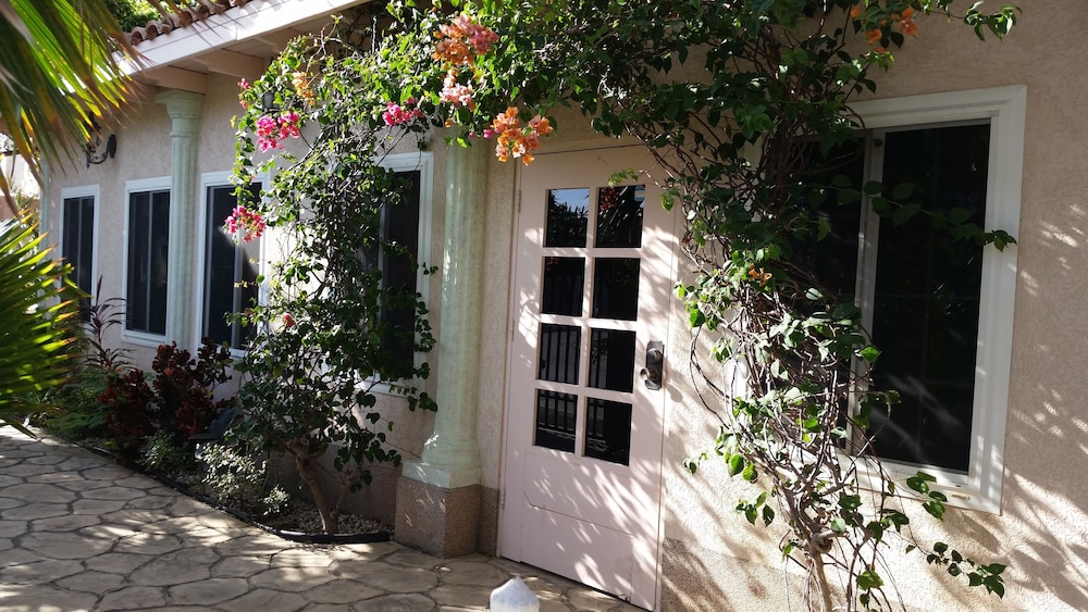 Le Chateau Ocean Villas