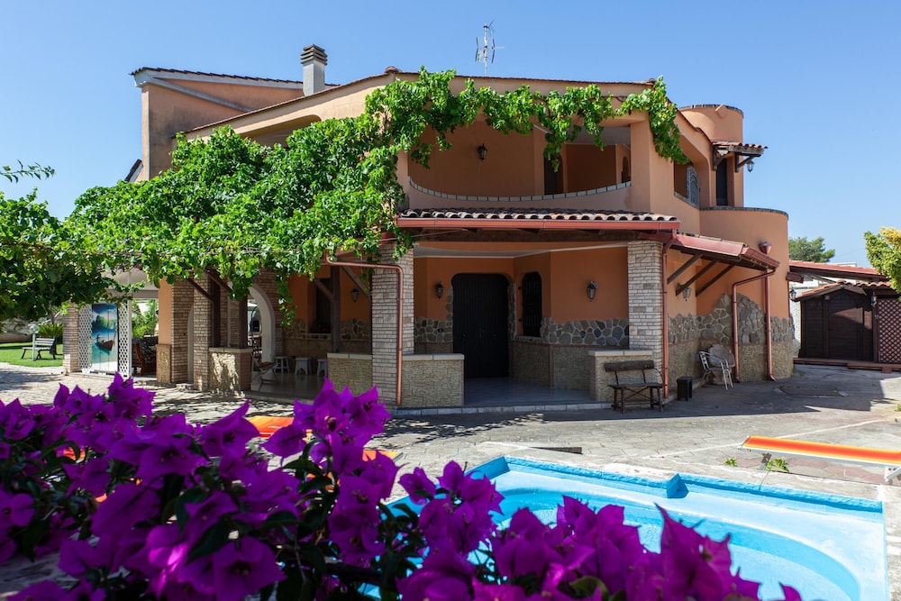 Villa Erika With Private Garden