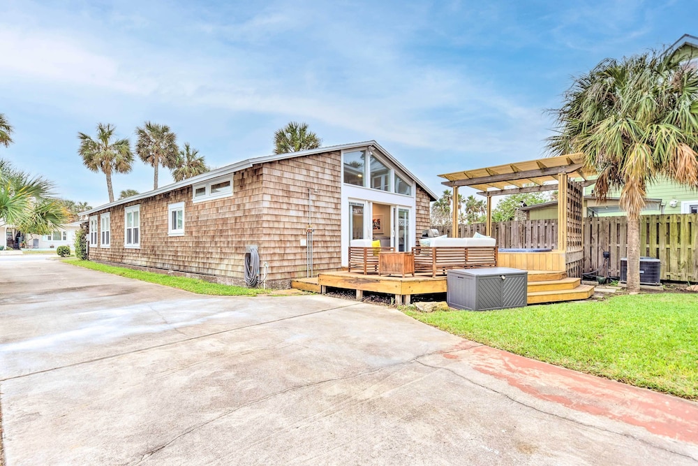 Modern Jacksonville Beach Retreat w/ Hot Tub! view 5