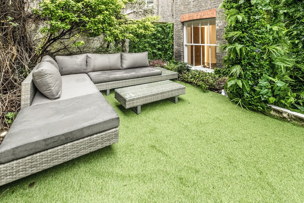 Luxury Oasis in South Kensington WITH AC