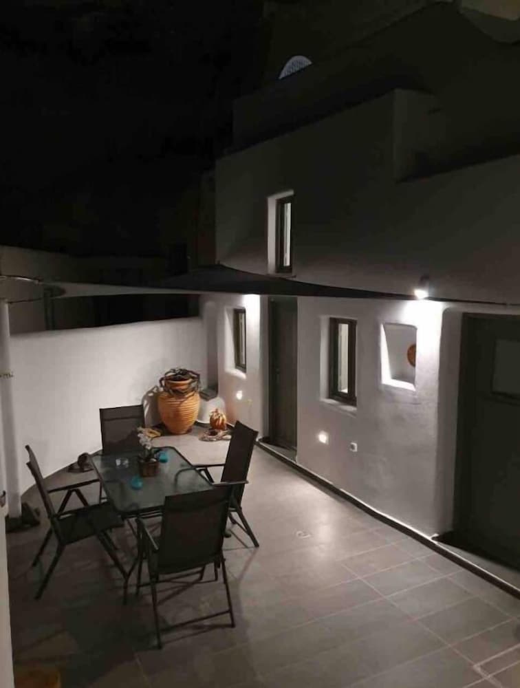 Astrea Suites Feggaropetra Cave House