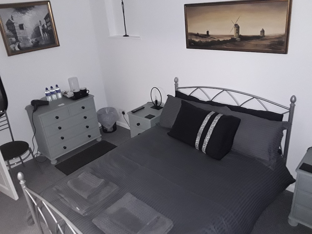 Hotel Woodmeads - Image 1